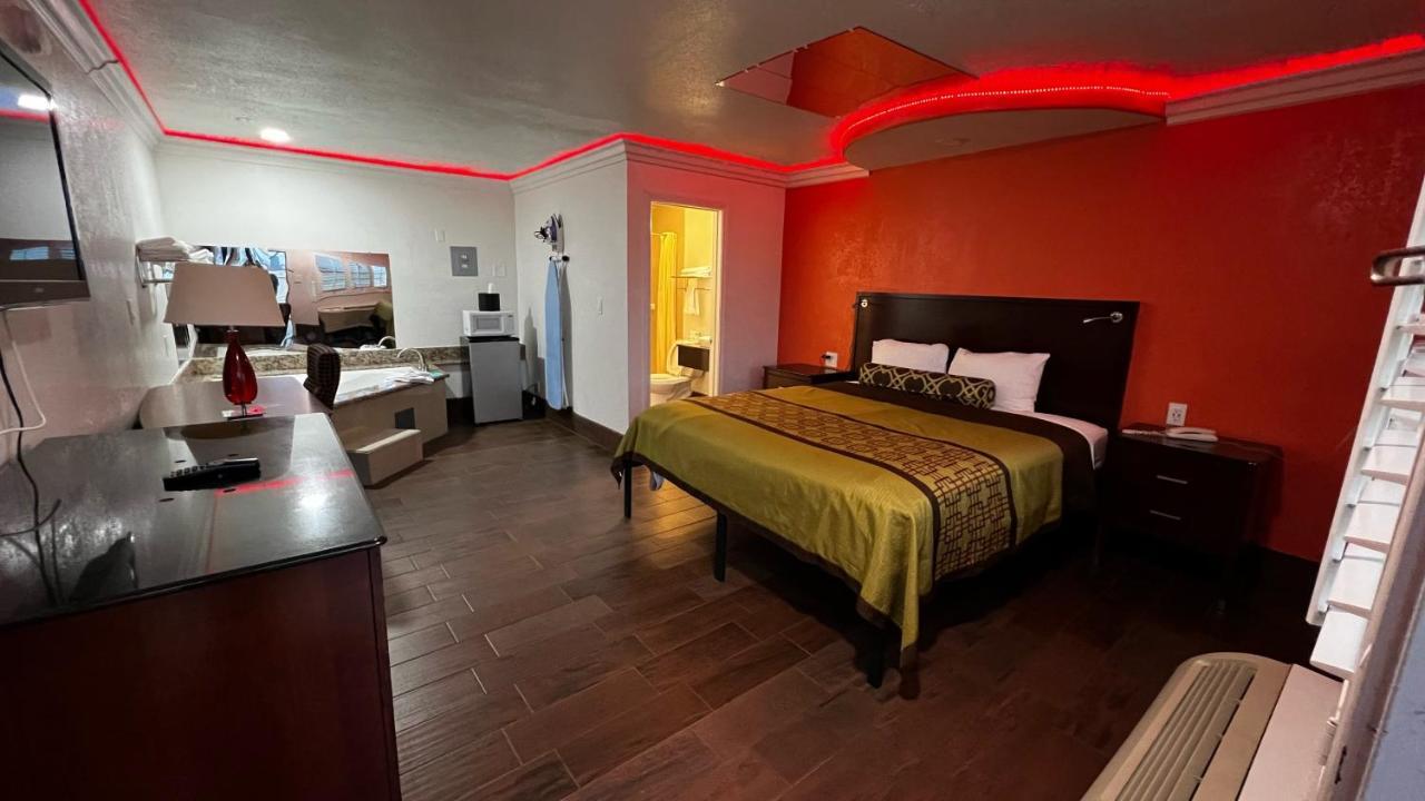 New American Inn & Suites Ориндж Екстериор снимка