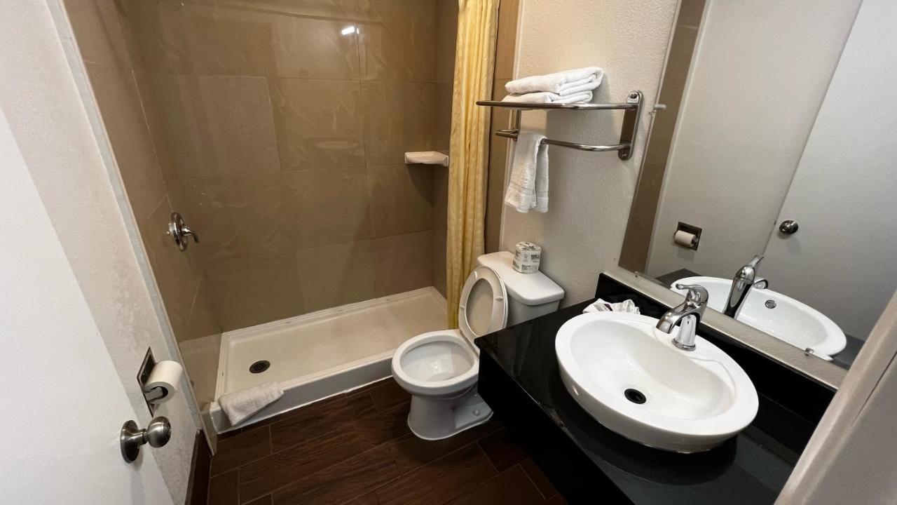 New American Inn & Suites Ориндж Екстериор снимка