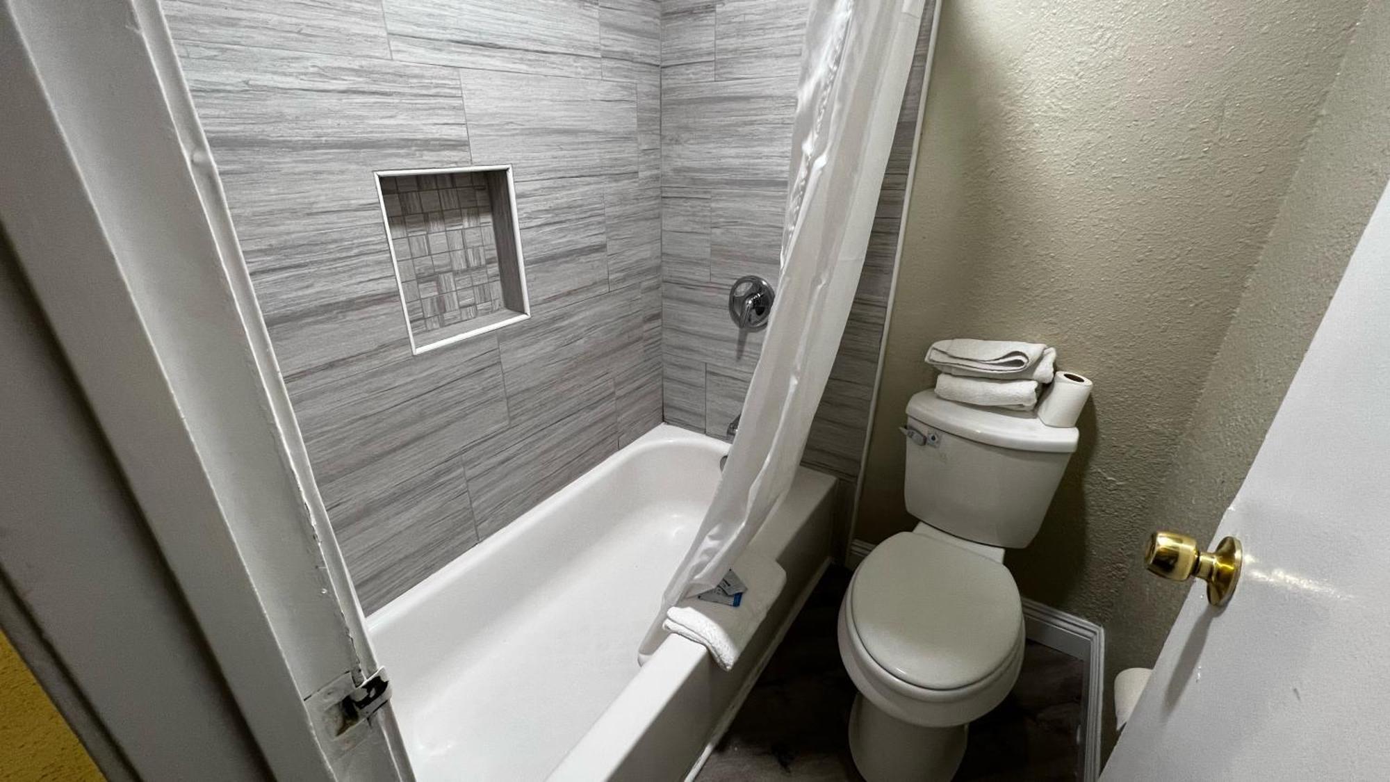 New American Inn & Suites Ориндж Екстериор снимка